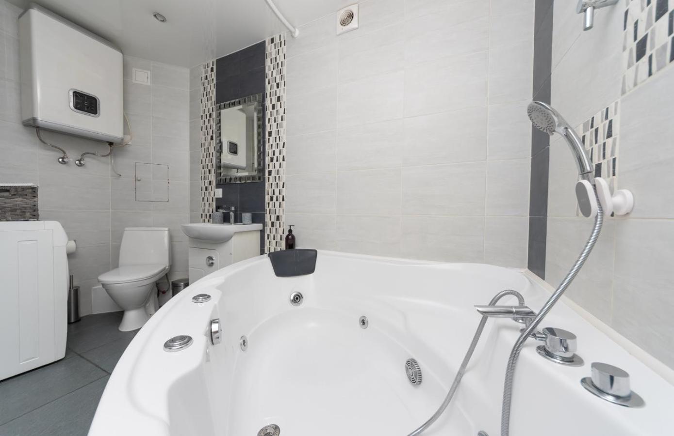 Апартаменты Flat24 On Lesi Ukrainki 3 Киев Экстерьер фото