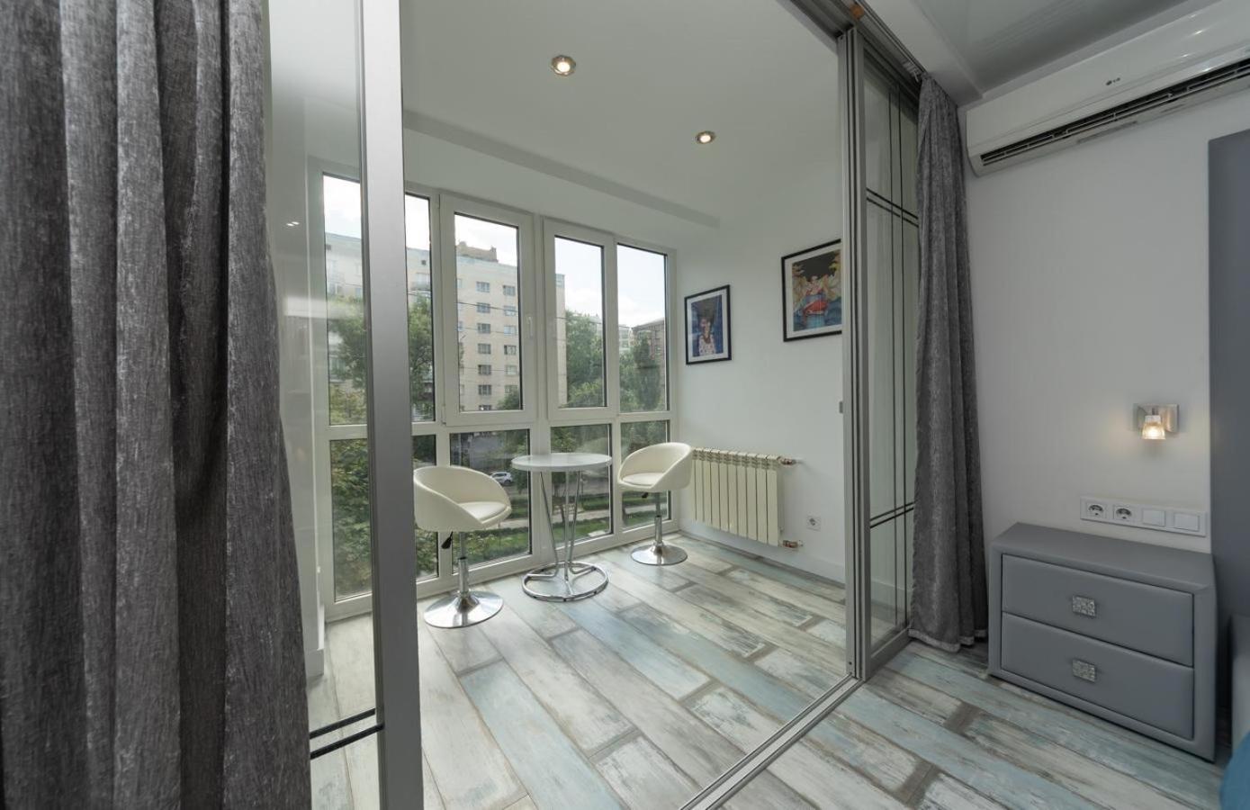 Апартаменты Flat24 On Lesi Ukrainki 3 Киев Экстерьер фото
